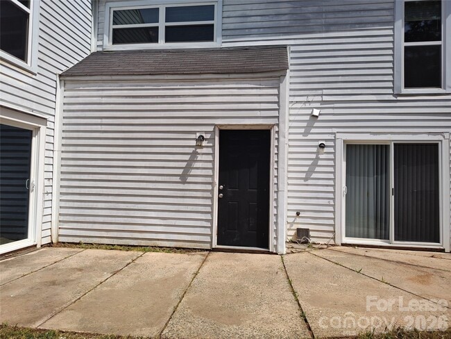 Building Photo - 7001 Stonington Ln