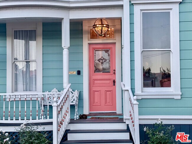 Building Photo - 370 Main St