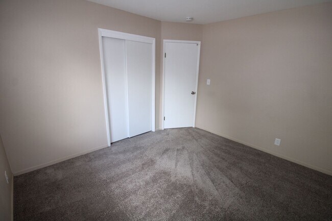 Building Photo - $3095 - Cozy 2/1 in the heart of Downtown San Jose