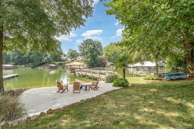 Building Photo - Waterfront– Fully Furnished on Lake Norman...
