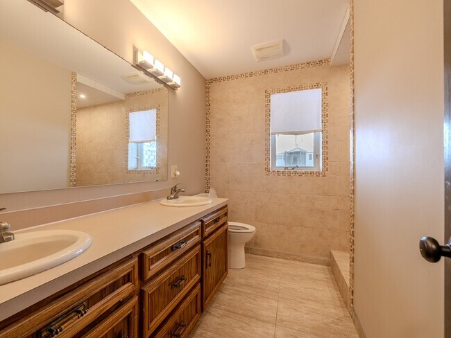 Building Photo - 2630 Glencairin Dr NW