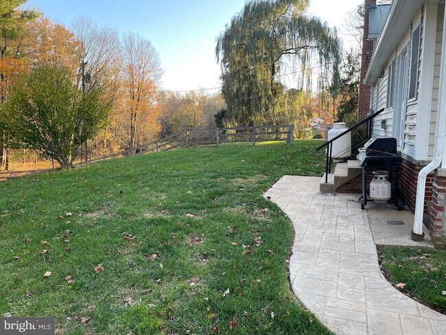 Building Photo - 6270 Davis Rd