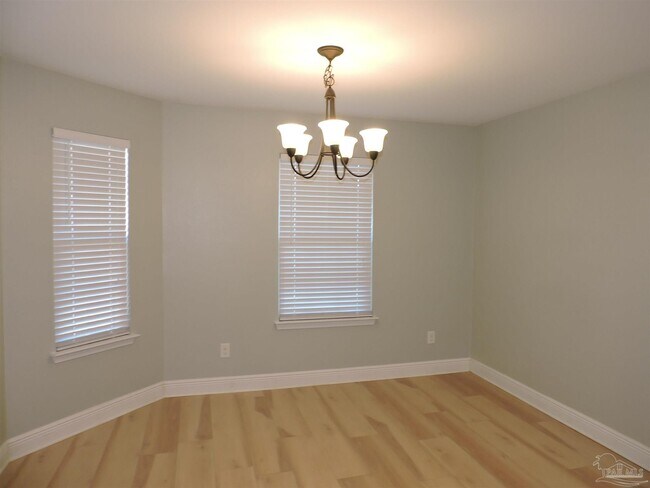 Building Photo - 644 Edith Ln