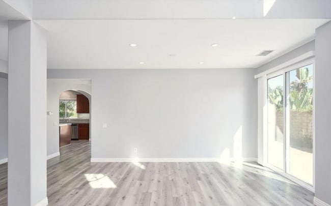 Building Photo - Fabulous 5 bed, 3 bath 2-story home in the Dos Vientos Community