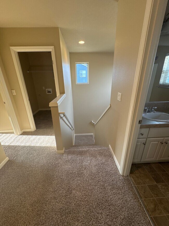 Building Photo - ? Beautiful 4-Bed, 3-Bath North Albany Hom...