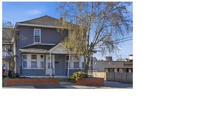 Building Photo - Single-Family House