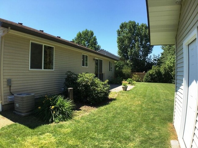 Building Photo - 9049 Torrey Ln