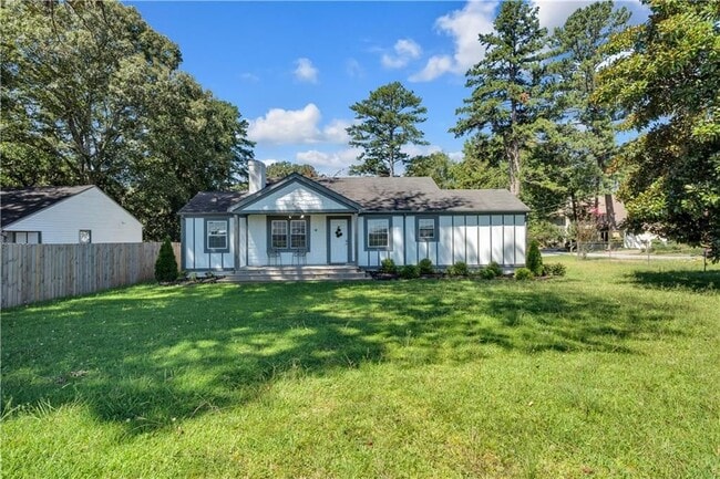 Building Photo - 3910 Clairmont Rd