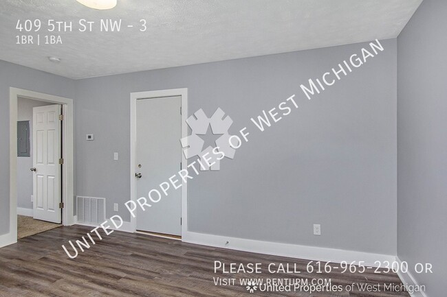 Building Photo - Available Now | 1 Bedroom 1 Bathroom Apart...