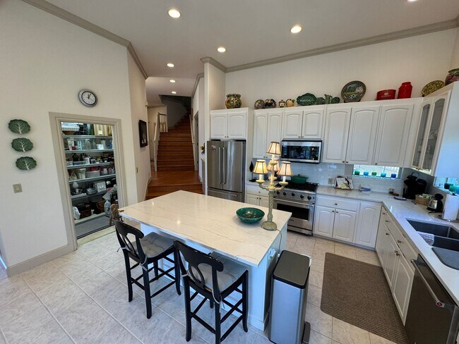 Building Photo - 4bd/4ba Kirkland House