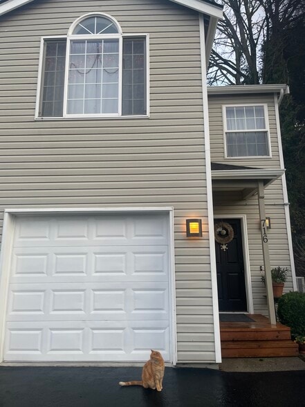 Building Photo - 716 N. State St.