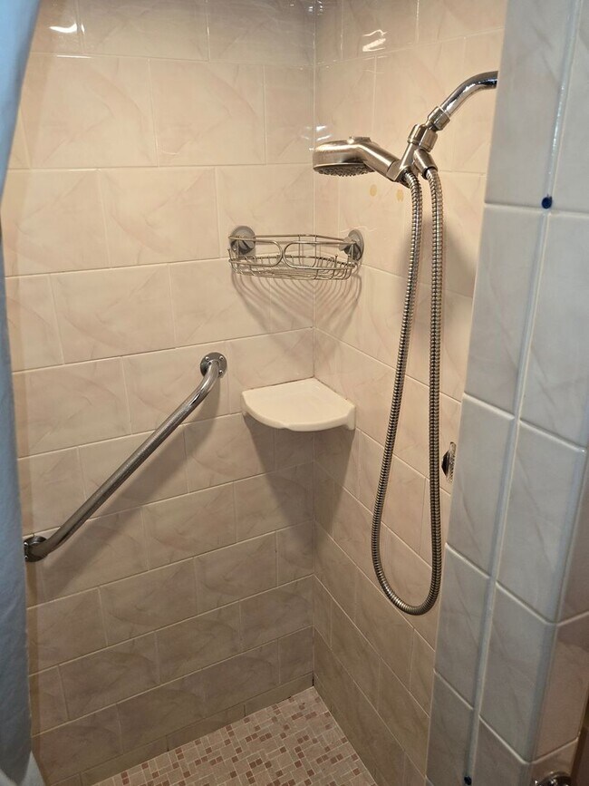 Building Photo - 132 Corll St