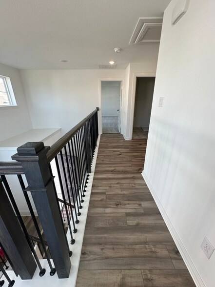 Building Photo - 13369 Hedgebrook Pl