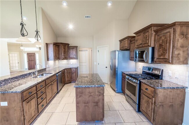 Building Photo - 5702 S 66th St