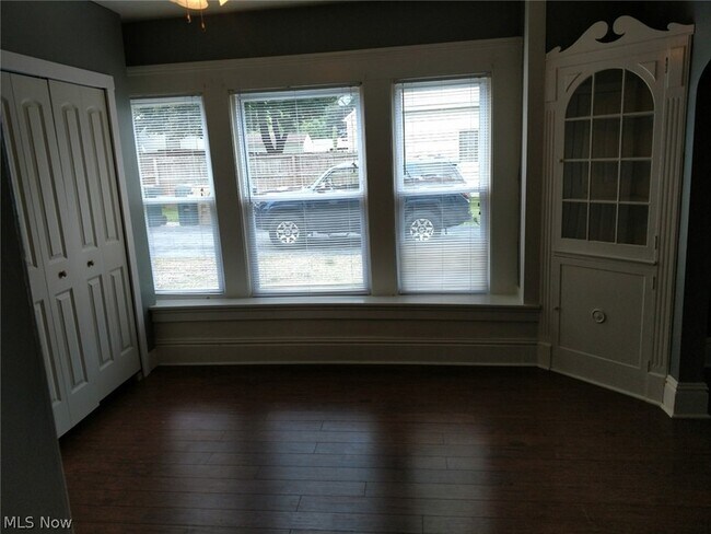 Building Photo - 1522 Campbell St