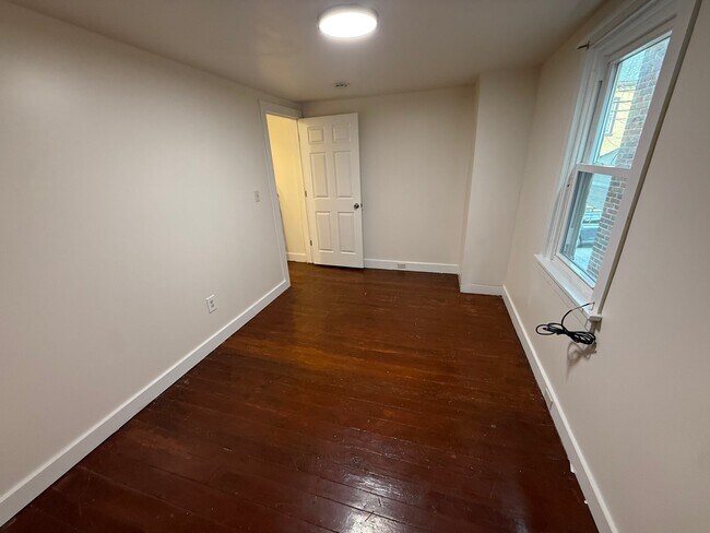 Building Photo - 448 W Vine St