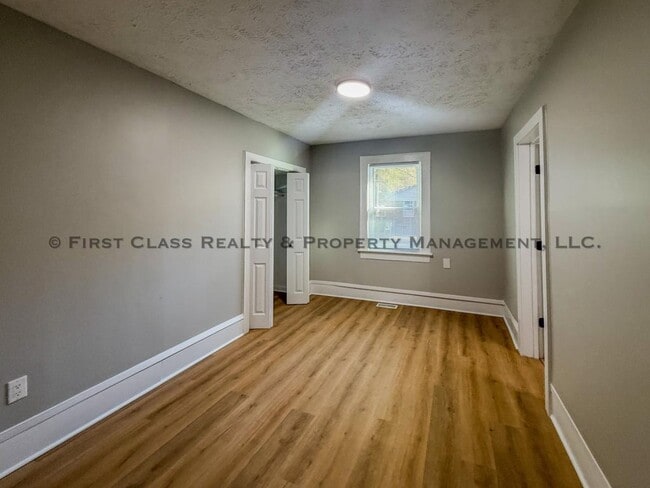 Building Photo - 1108 Henderson Ave