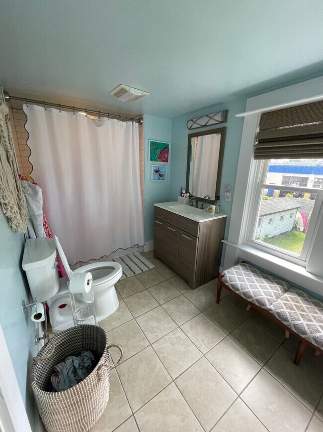 Building Photo - Charming Three Bedroom Home in the Heart of West Ashely