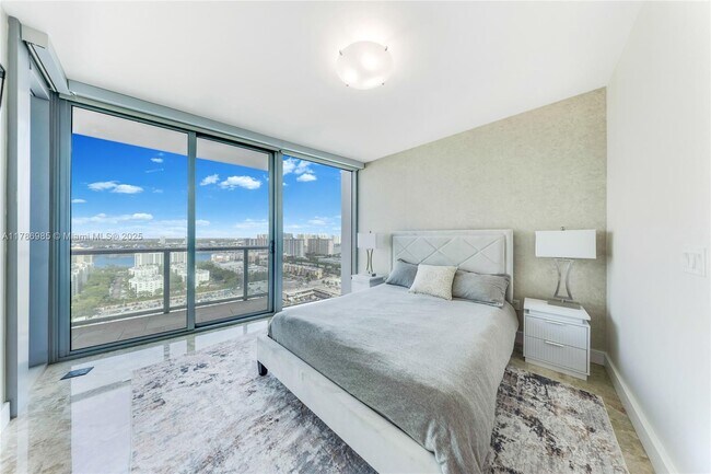 Building Photo - 17001 Collins Ave