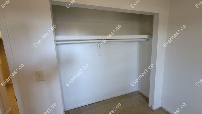 Building Photo - 3058 St Paul Dr