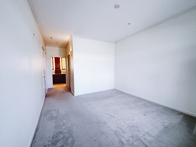 Building Photo - 2Bd/1.75Ba Kirkland Condo