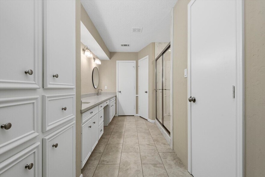 Building Photo - 16835 W Maglitto Cir