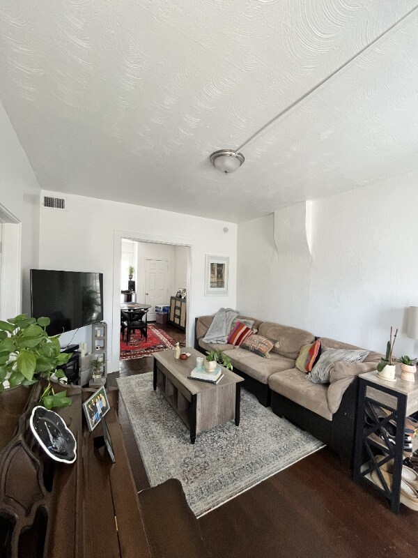 Building Photo - 2557 Grove St