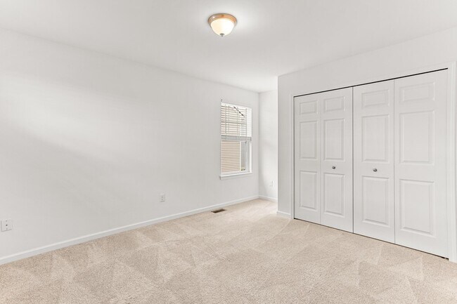 Building Photo - 286 Springview St
