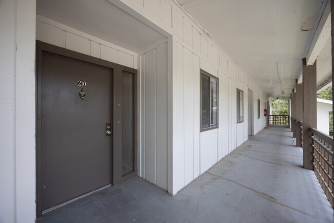 Primary Photo - 6519 W Newberry Rd
