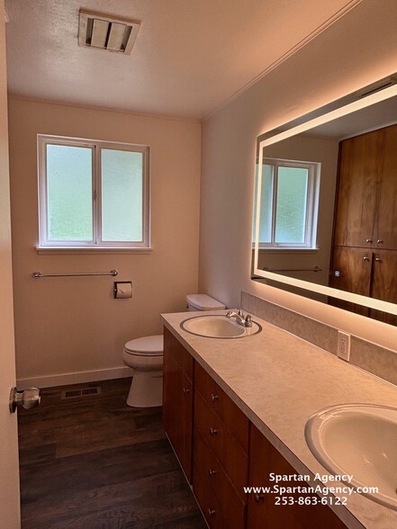 Building Photo - 2405 S Meridian