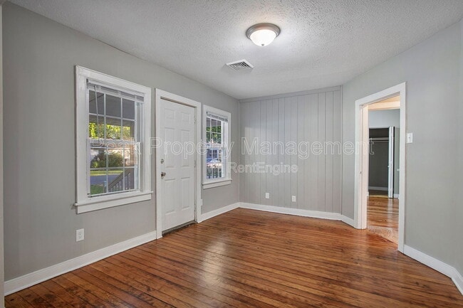 Building Photo - 18 Raines Ave