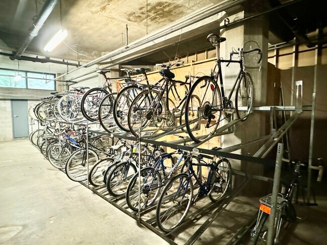 Building Photo - 124 W Polk St