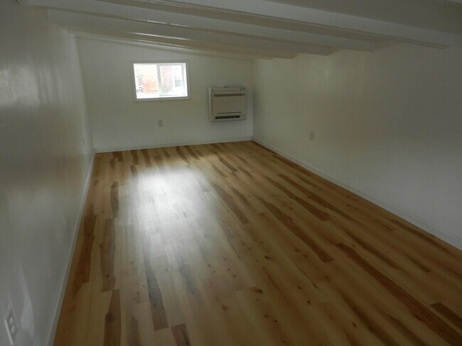 Building Photo - 69 E Louther St