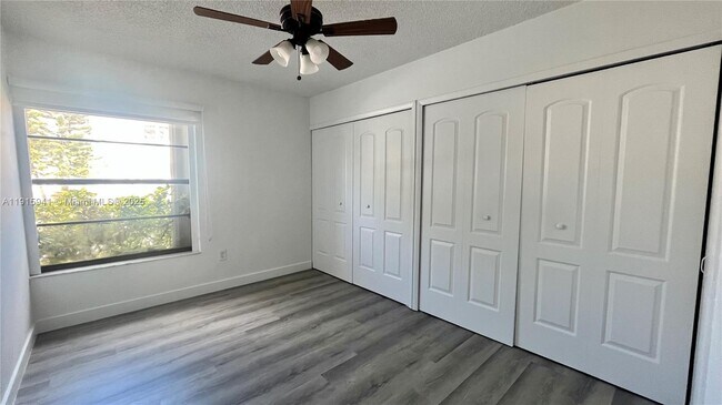 Building Photo - 487 NW 98th Ct