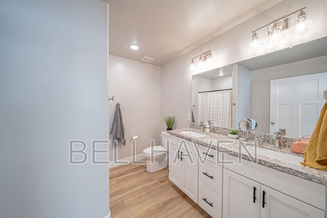 Building Photo - 380 S 3rd W