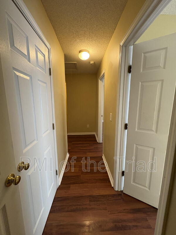 Building Photo - 152 Drewsbury Dr