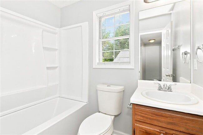 Building Photo - 229 Hampton Dr