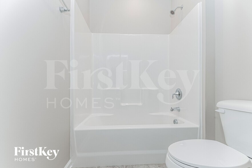 Building Photo - 501 Rain Drizzle Ct