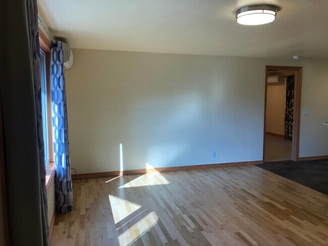 Building Photo - 3 bedroom 2 bathroom house in Thurston!
