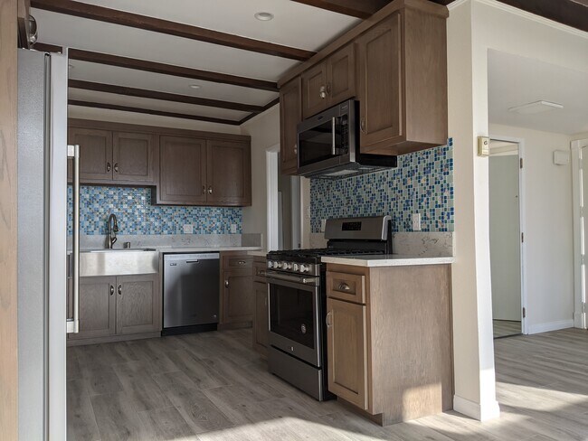 Kitchen - 6949 Trolleyway