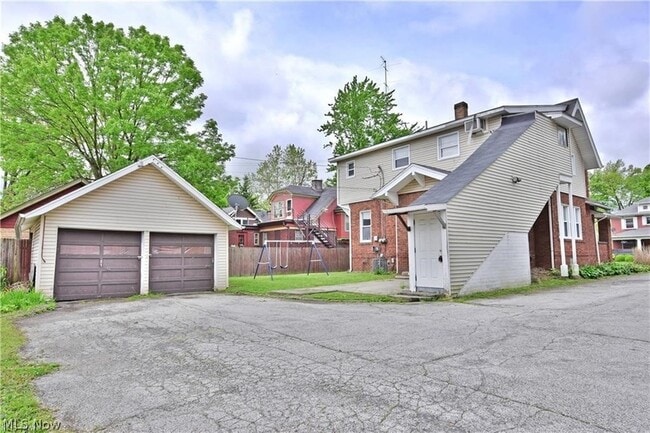 Building Photo - 171 Woodbine Ave SE