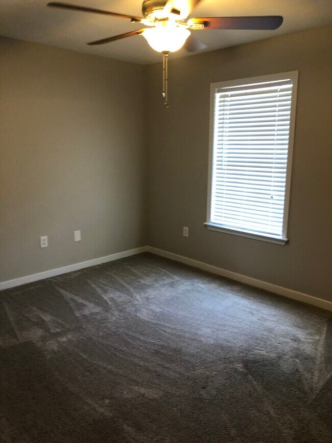 Building Photo - Beautiful Home for Lease!