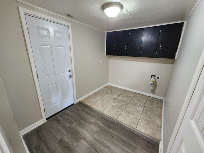 Building Photo - Spacious 3-Bedroom, 2-Bathroom Home AVAILA...