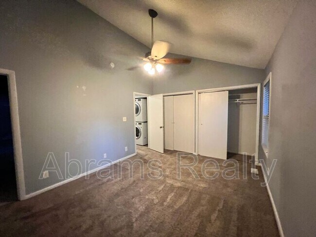 Building Photo - 1136 Glengarry Way