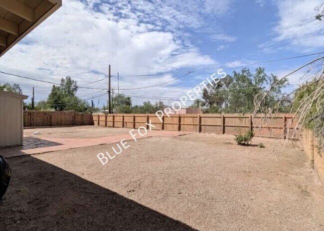 Building Photo - 3857 E Edison Pl