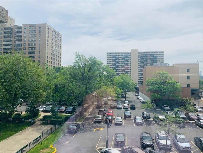 Building Photo - 10 Huron Ave