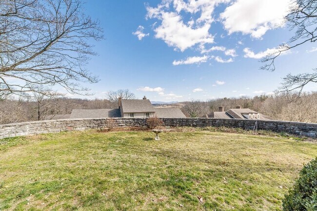 Building Photo - 385 Sherwood Ave