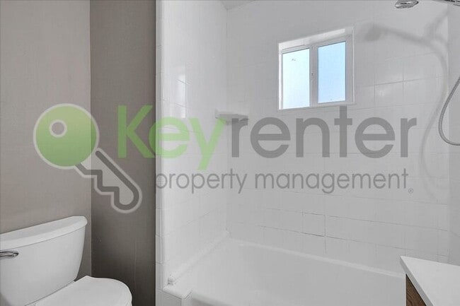 Building Photo - 246 Santiago Ave