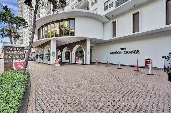 Building Photo - 6039 Collins Ave