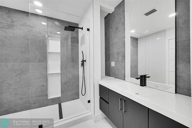 Building Photo - 6488 Via Rosa